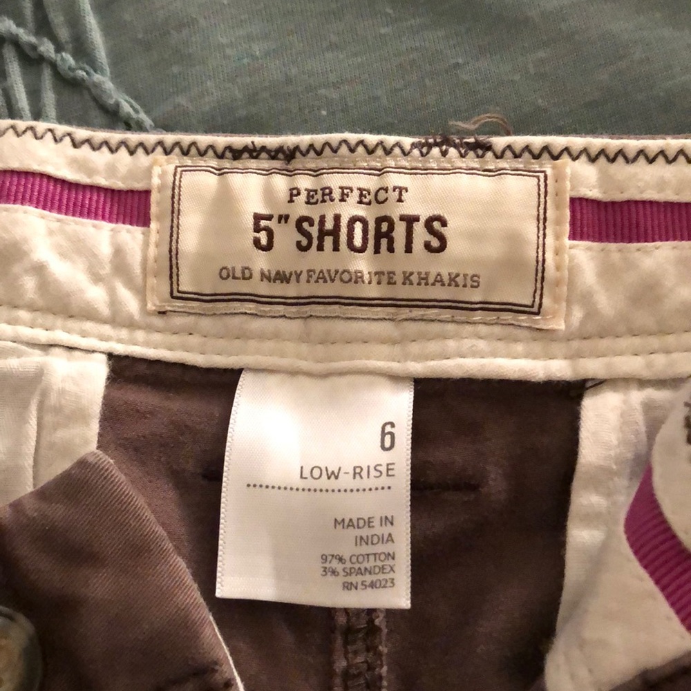 Old Navy Women’s shorts - Picture 2 of 3